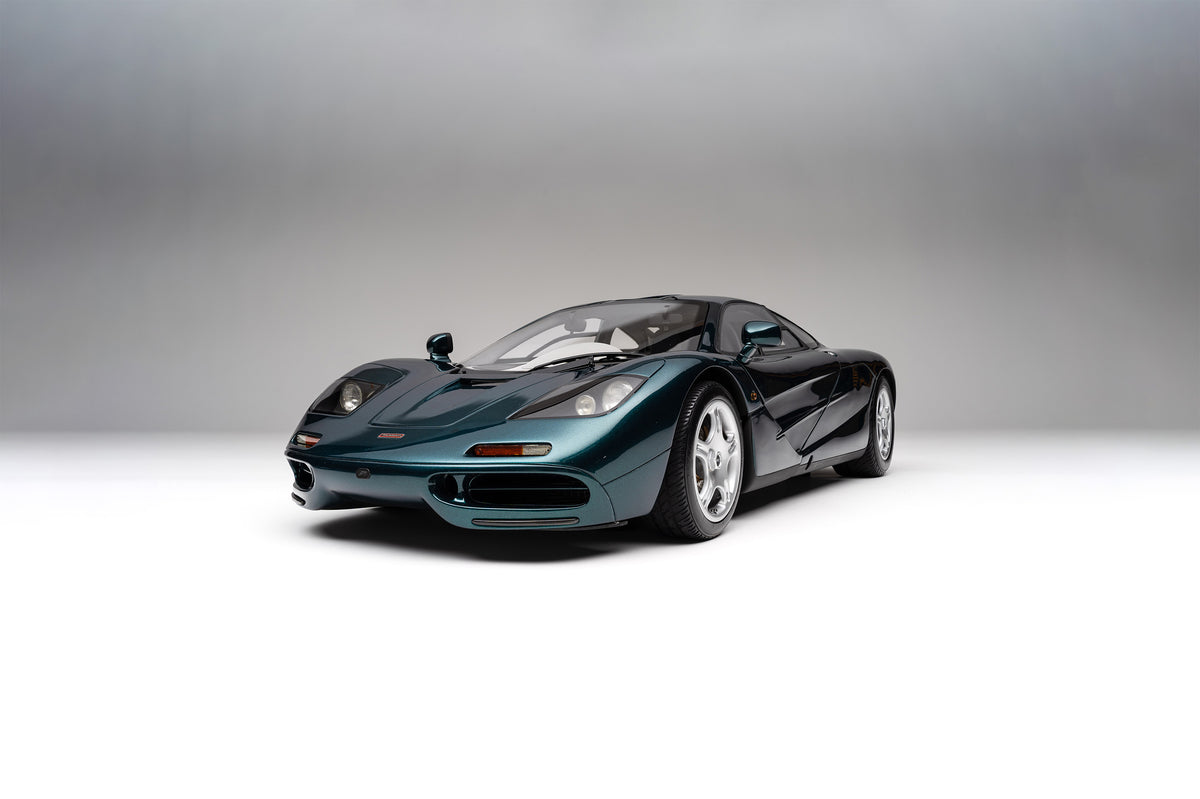 McLaren F1 (1992) - Dark Metallic Green - 1:8 scale