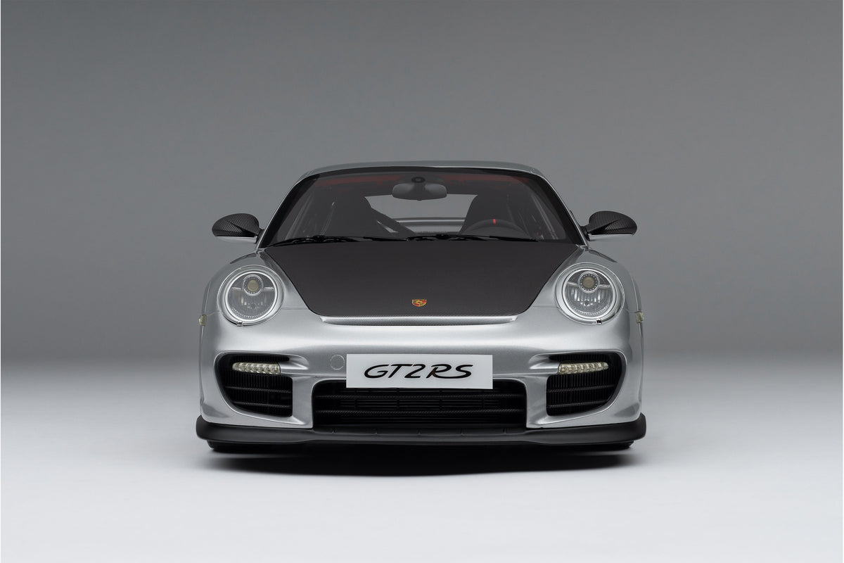 Porsche 911 GT2 RS (2010) - 1:8 scale