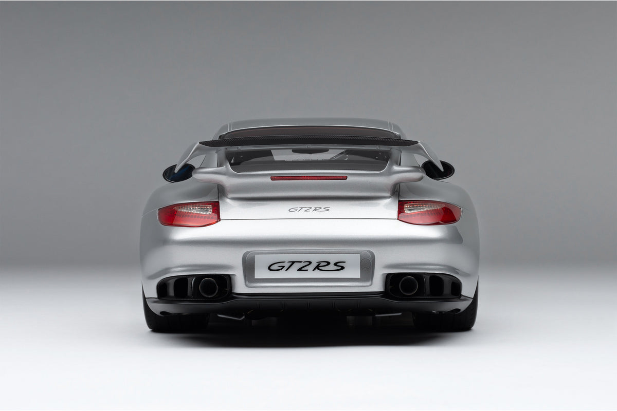 Porsche 911 GT2 RS (2010) - 1:8 scale
