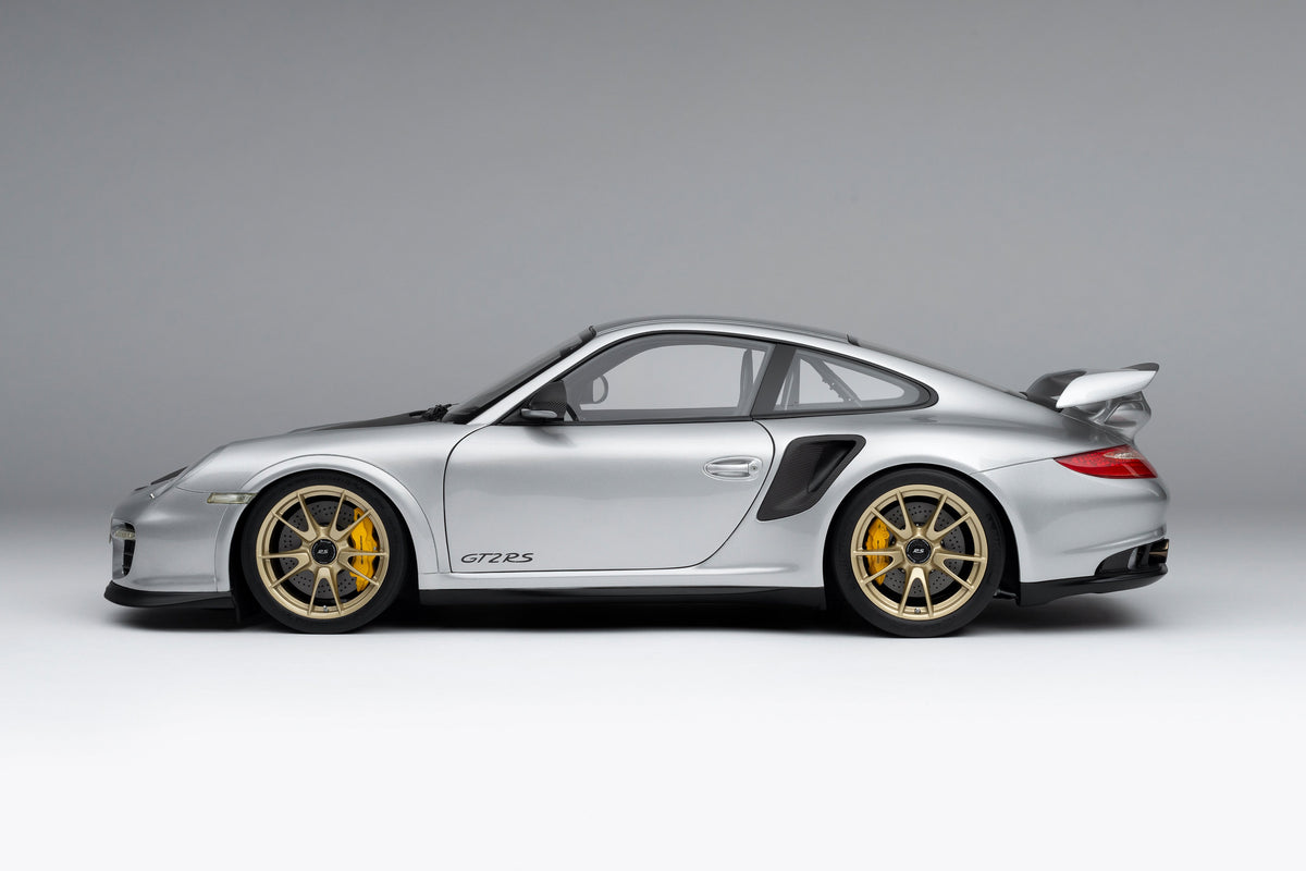 Porsche 911 GT2 RS (2010) - 1:8 scale