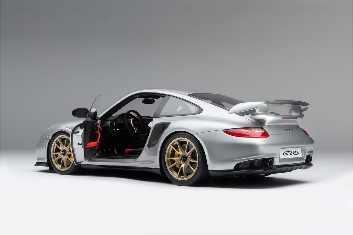 Porsche 911 GT2 RS (2010) - 1:8 scale