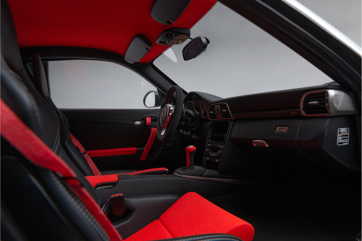 Porsche 911 GT2 RS (2010) - 1:8 scale