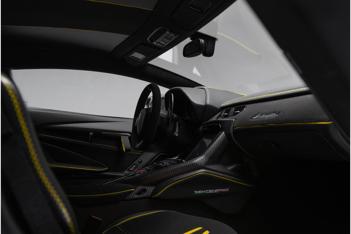 Lamborghini Centenario (2016) - Exposed Carbon Fibre - 1:8 scale