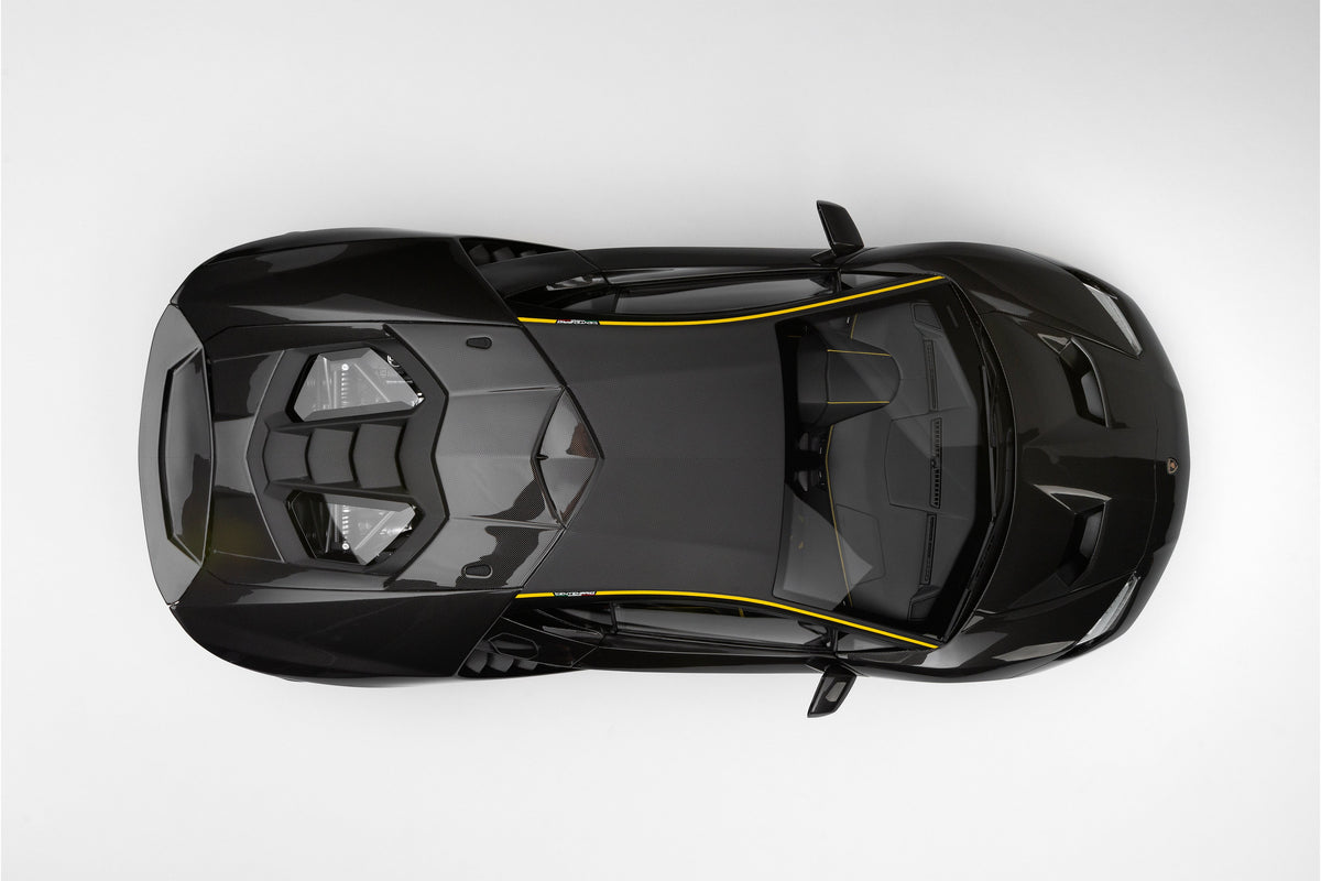 Lamborghini Centenario (2016) - Exposed Carbon Fibre - 1:8 scale