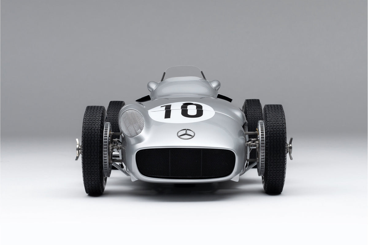 Mercedes-Benz W196 Monoposto - 1955 British GP - #10 Juan Manuel FangioMercedes-Benz W196 Monoposto - 1955 British GP - #10 Juan Manuel Fangio