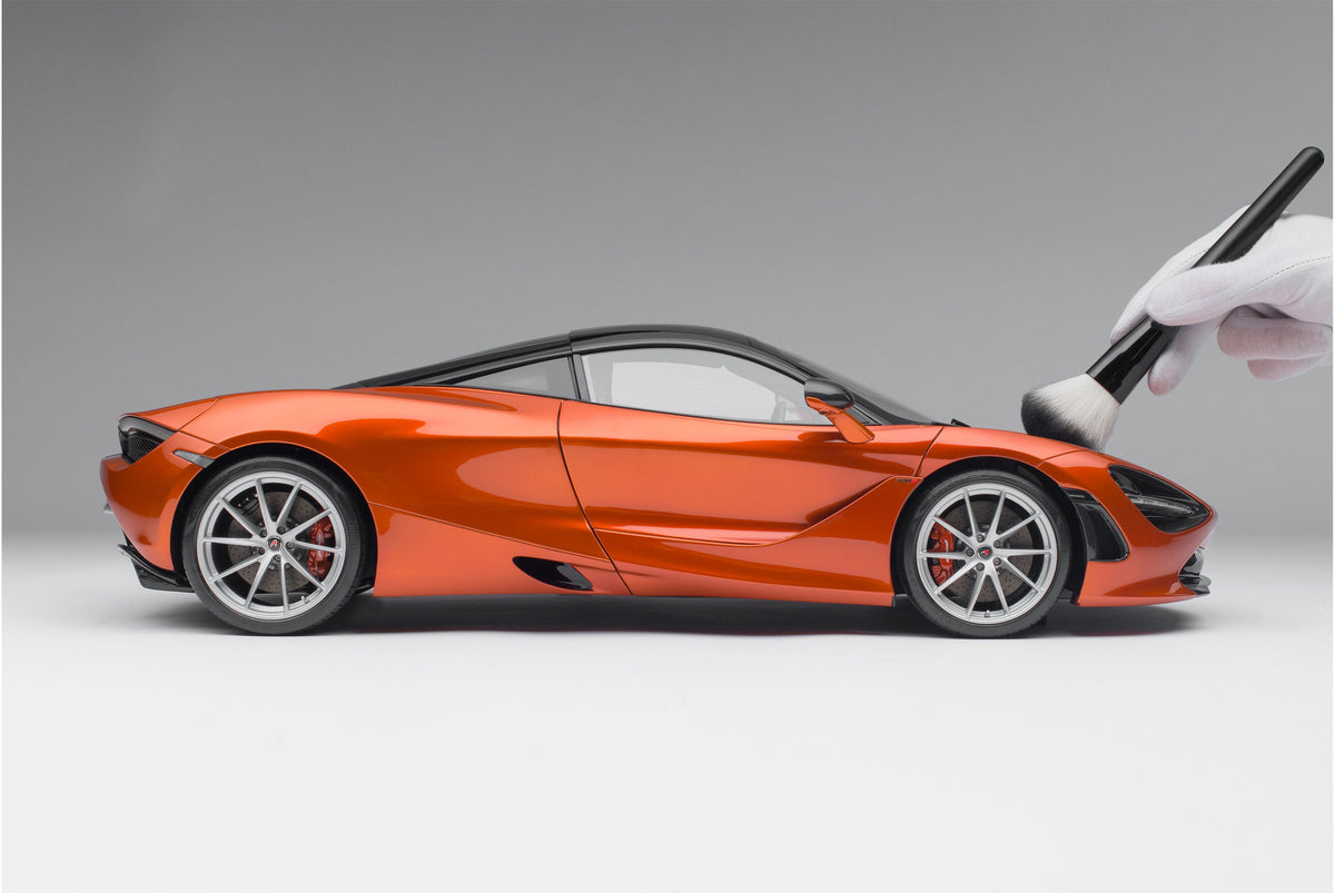McLaren 720S (2017) - Azores Orange - 1:8 scale