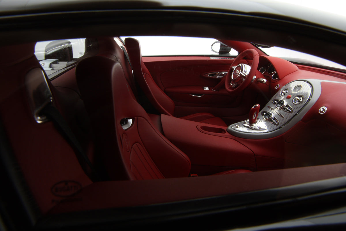 BUGATTI Veyron (2005) - 1:8 scale