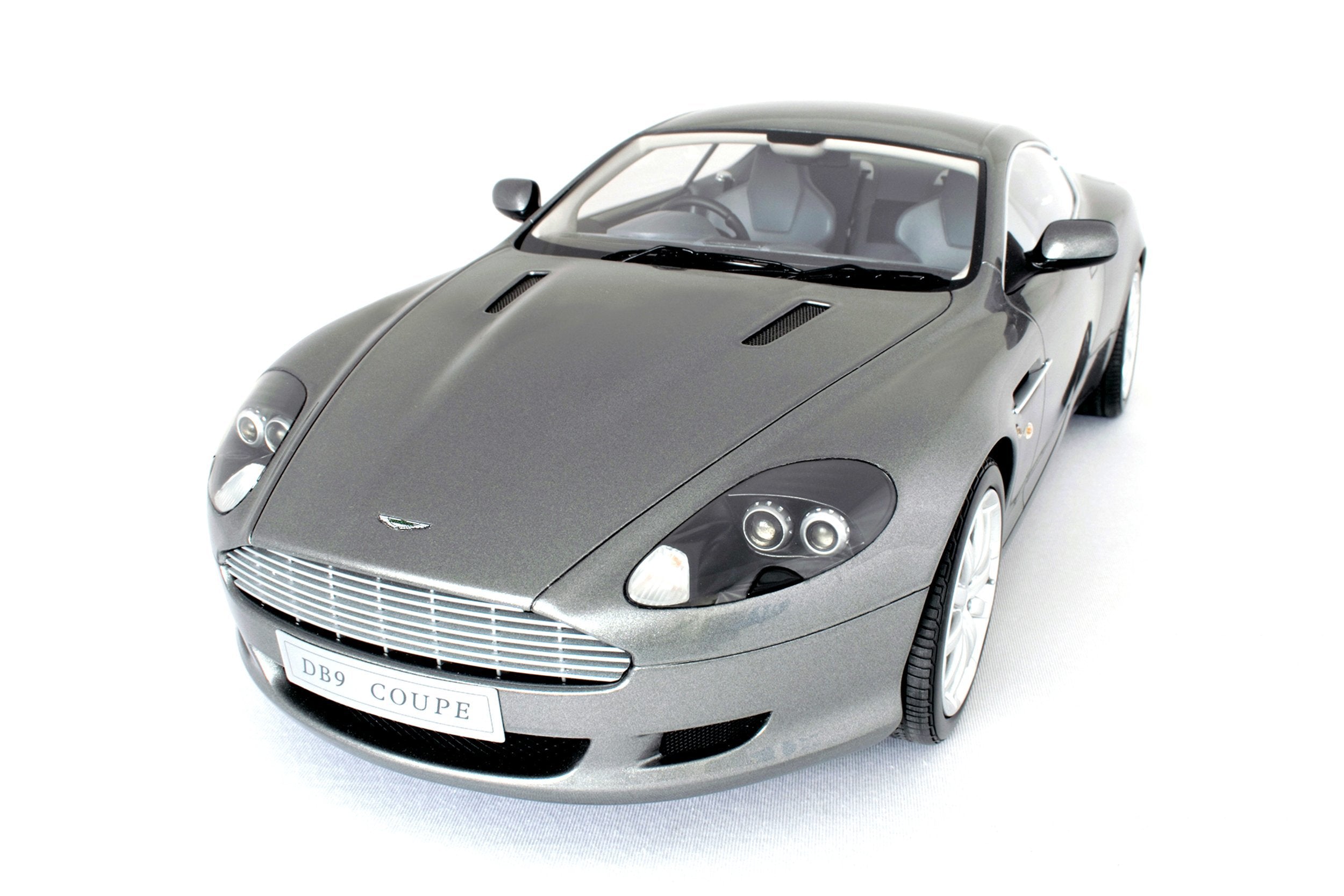 Aston Martin DB9 (2003) – Amalgam Collection