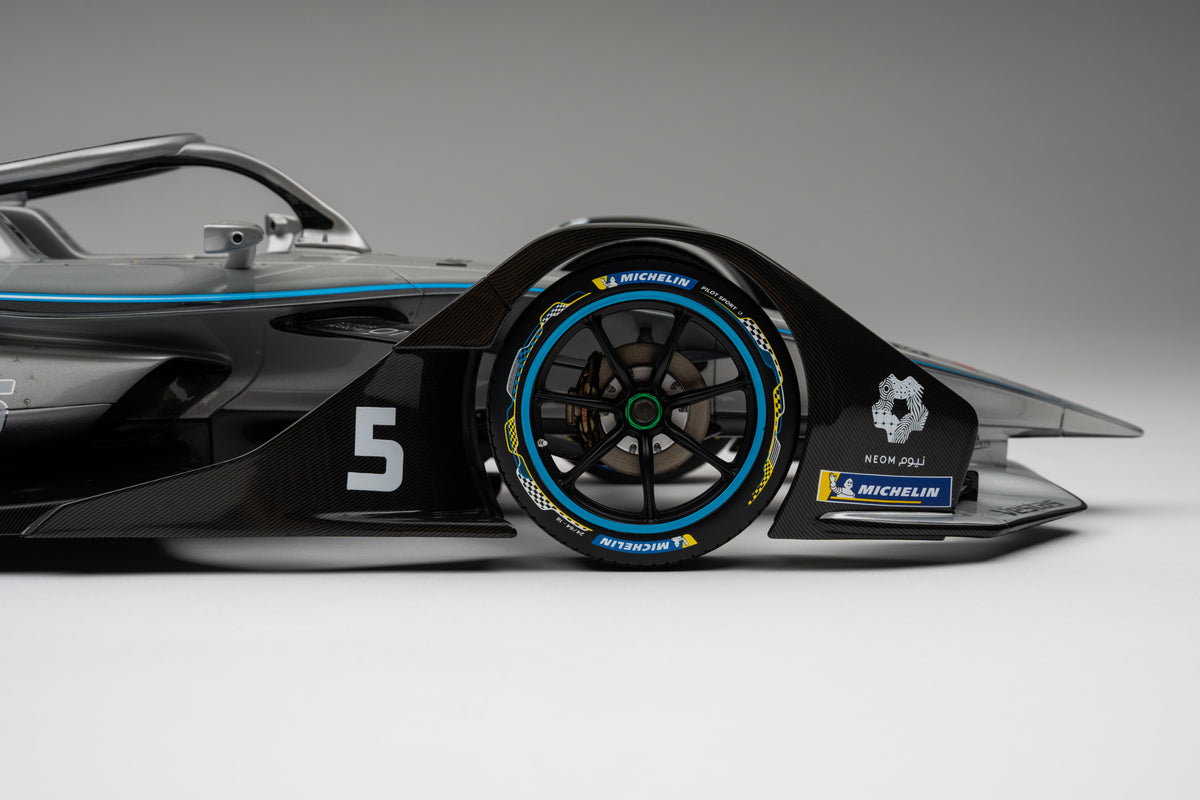 Mercedes-Benz EQ Silver Arrow 01 (2019) - Gen2 Season 6 - Stoffel Vandoorne - 1:8 scale