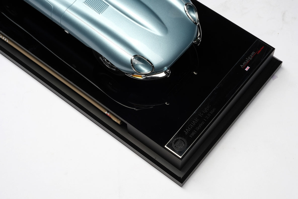 Jaguar E-type Roadster - 1:18 scale