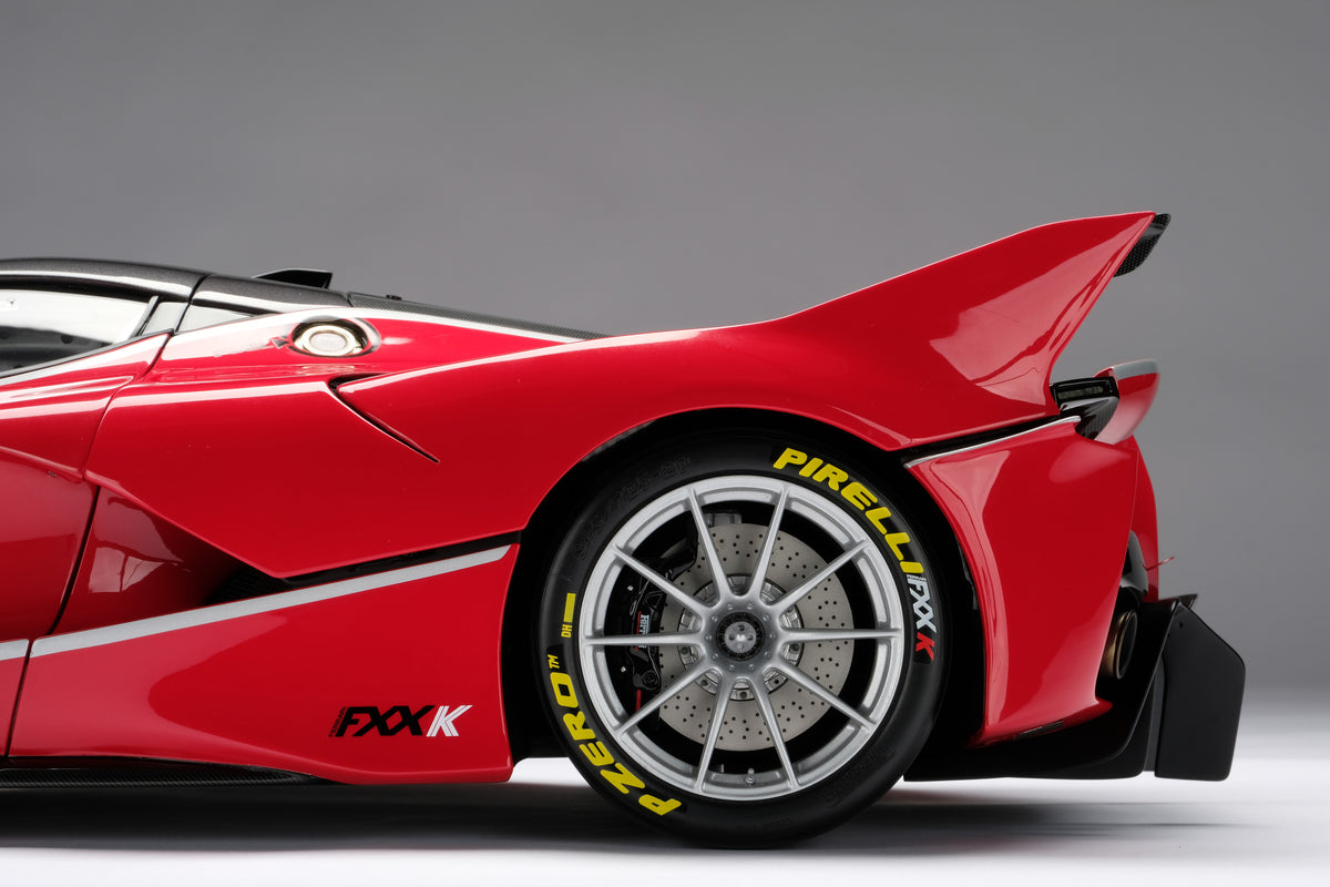 Ferrari FXX K (2014) - Escala 1:8