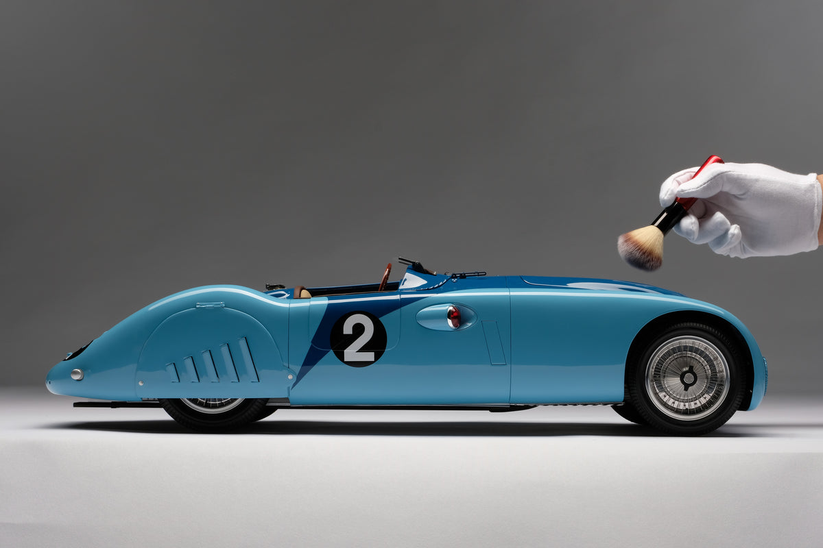 BUGATTI Type 57G "Tank" - 1937 Le Mans Winner - 1:8 scale