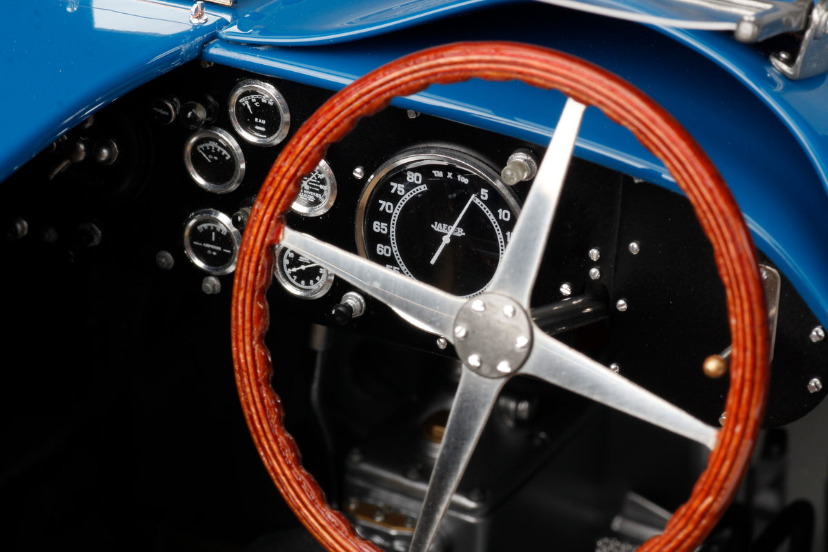 BUGATTI Type 57G "Tank" - 1937 Le Mans Winner - 1:8 scale