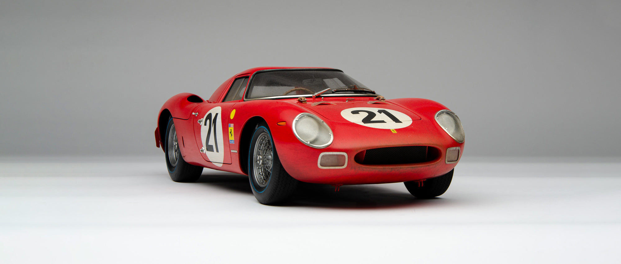 Ferrari 250 LM - Ganador de Le Mans de 1965 - Modelo con Daños y Suciedad de Carrera