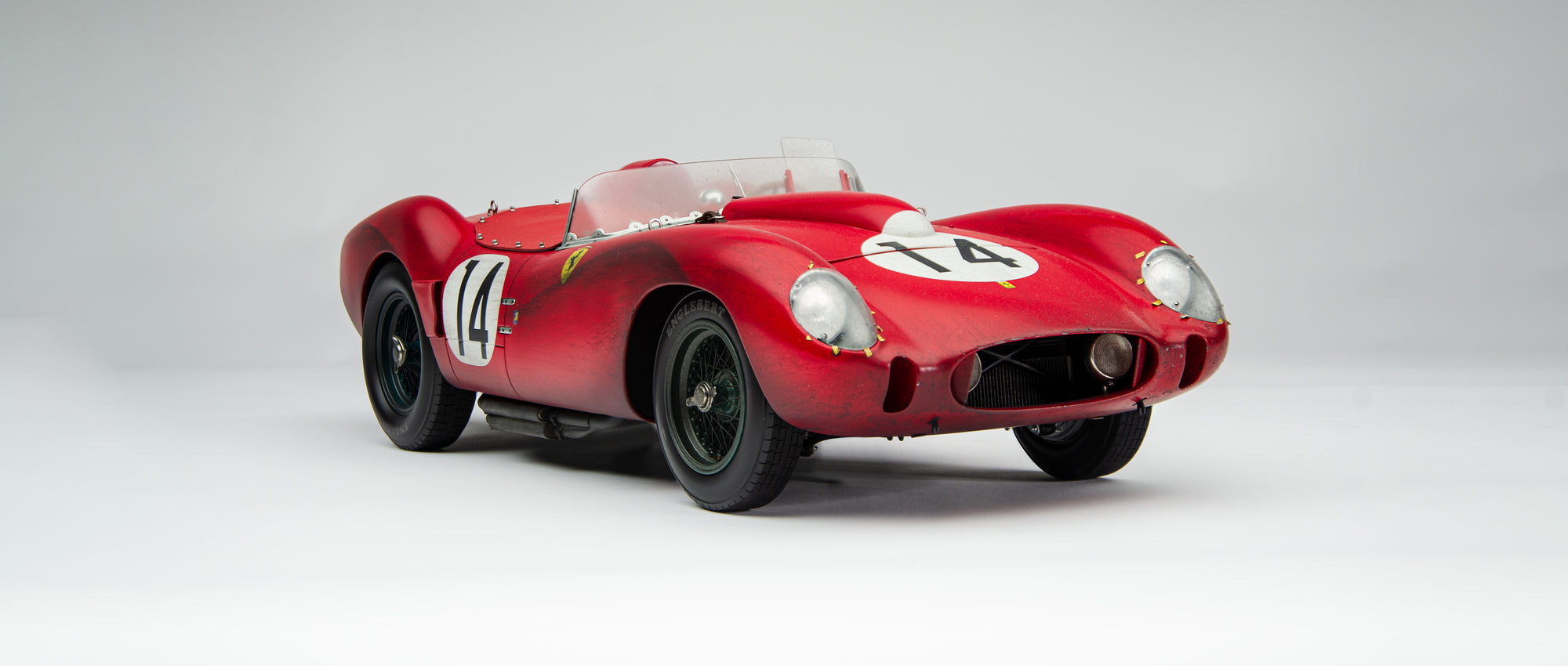 Ferrari 250 TR - Ganador de Le Mans de 1958 - con daños y suciedad de carrera