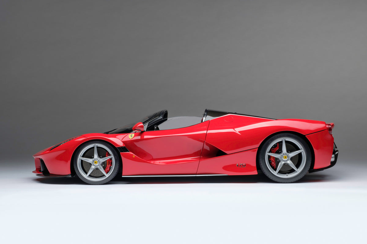 Ferrari LaFerrari Aperta (2016) - Red - 1:8 scale