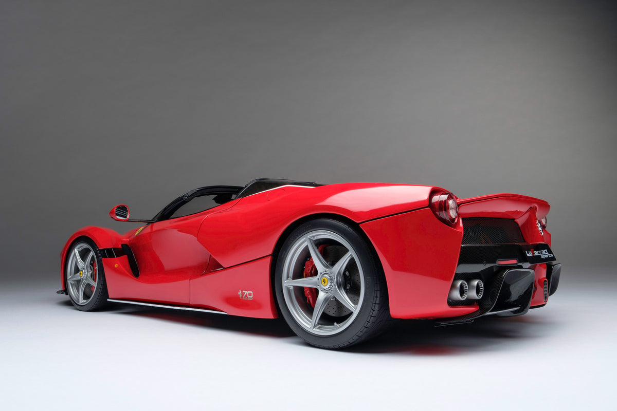 Ferrari LaFerrari Aperta (2016) - Red - 1:8 scale