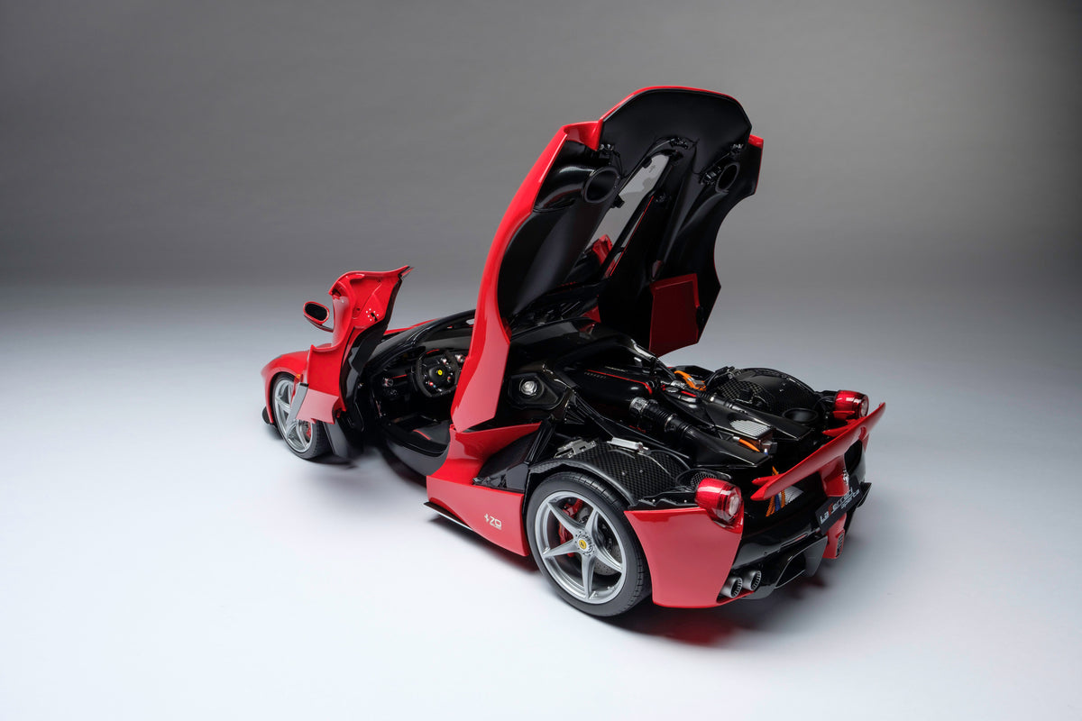 Ferrari LaFerrari Aperta (2016) - Red - 1:8 scale