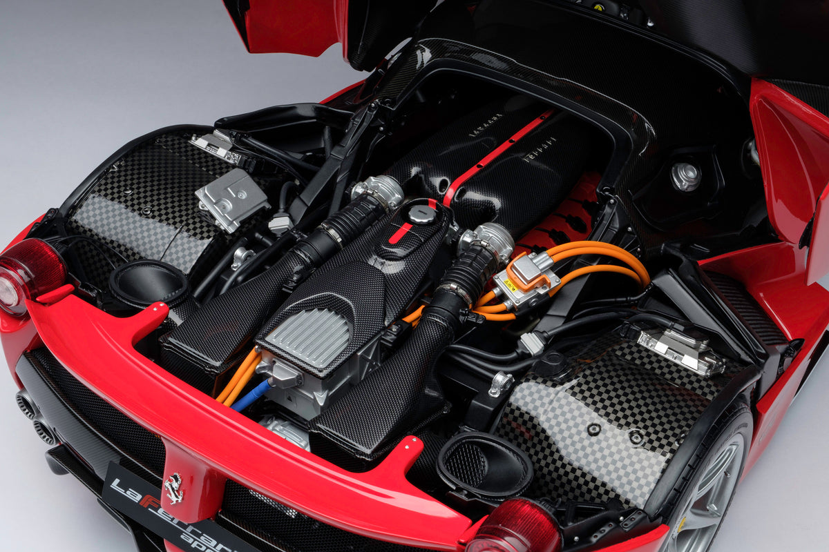 Ferrari LaFerrari Aperta (2016) - Red - 1:8 scale