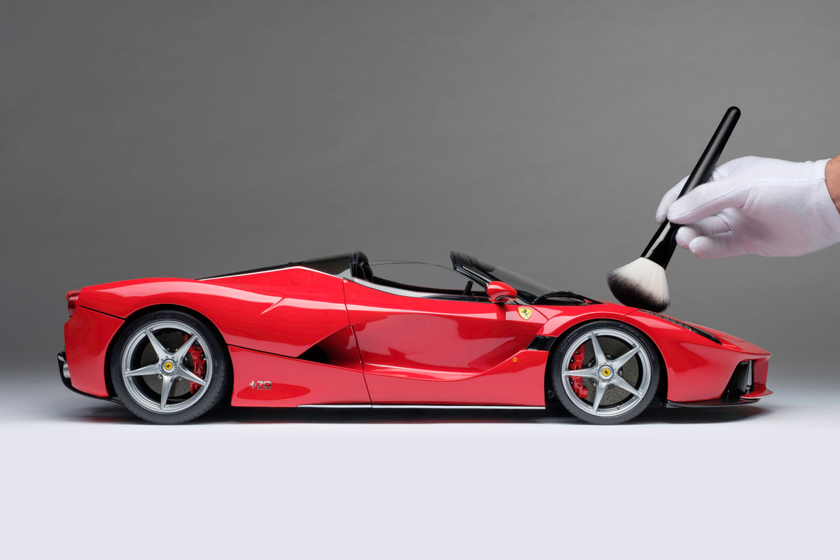 Ferrari LaFerrari Aperta (2016) - Red - 1:8 scale