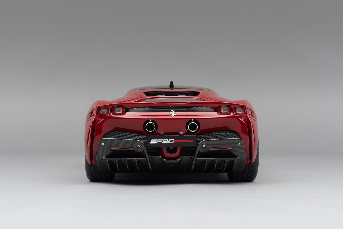 Ferrari SF90 Stradale - Fiche technique du magazine officiel Ferrari - Échelle 1:8