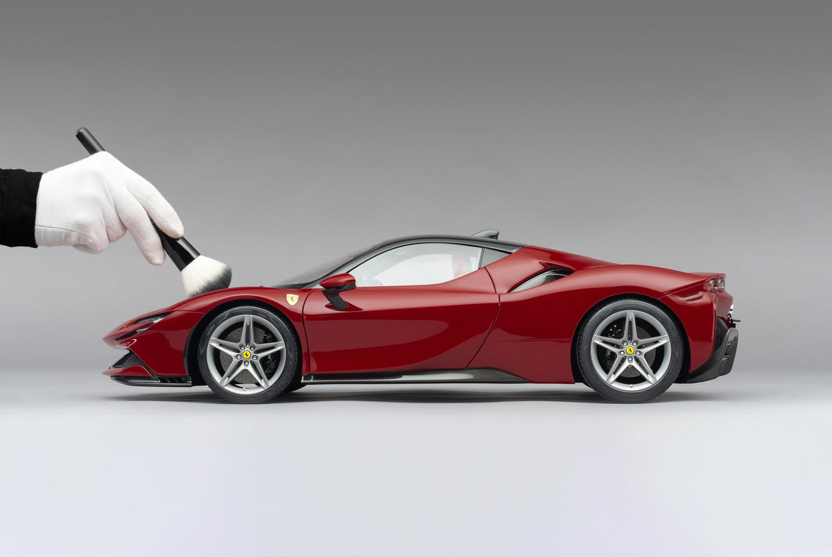 Ferrari SF90 Stradale - Fiche technique du magazine officiel Ferrari - Échelle 1:8