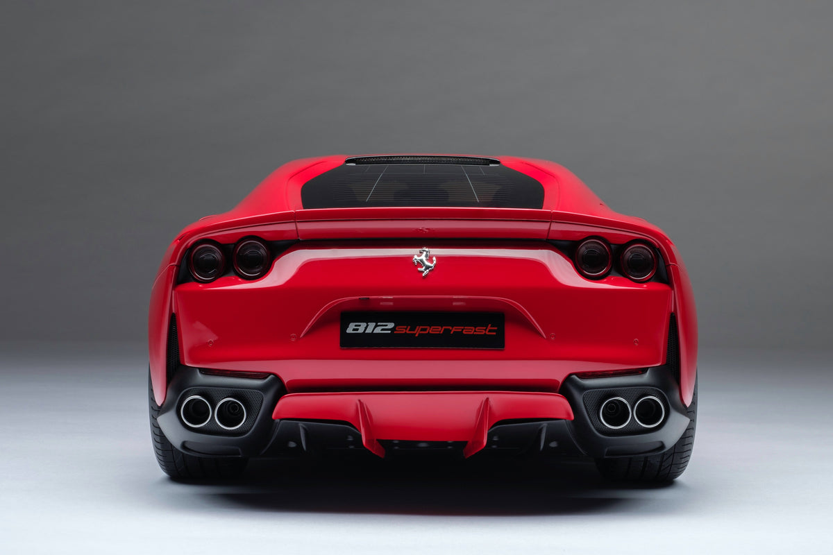 Ferrari 812 Superfast (2017) - 1:8 scale