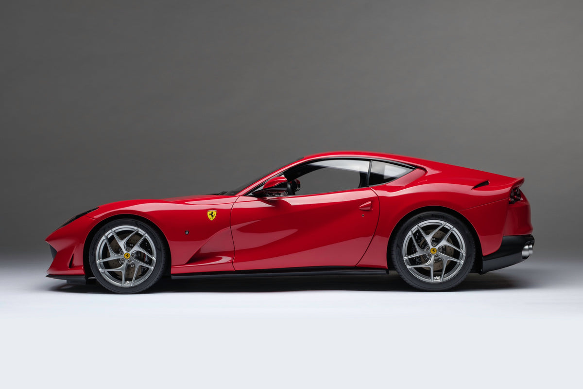 Ferrari 812 Superfast (2017) - 1:8 scale