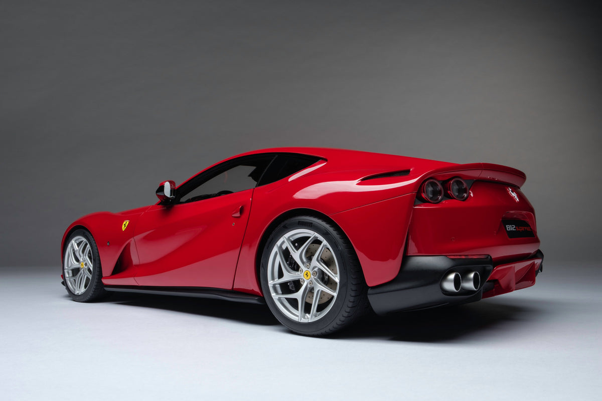 Ferrari 812 Superfast (2017) - 1:8 scale