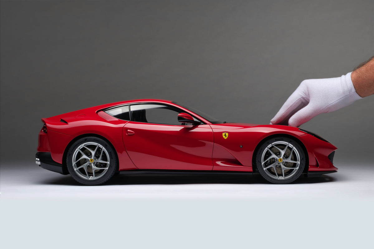 Ferrari 812 Superfast (2017) - 1:8 scale