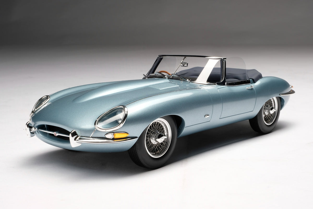 Jaguar E-type Roadster - 1:18 scale