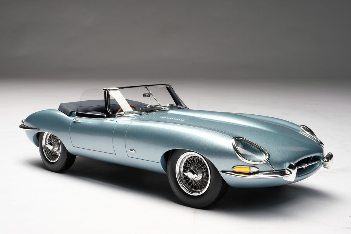 Jaguar E-type Roadster - 1:18 scale
