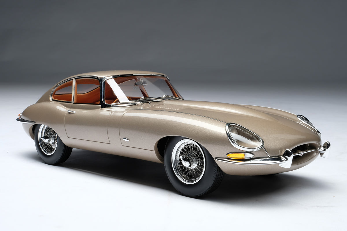 Jaguar E-type Coupe - 1:18 scale
