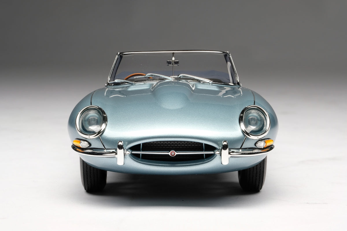Jaguar E-type Roadster - 1:18 scale