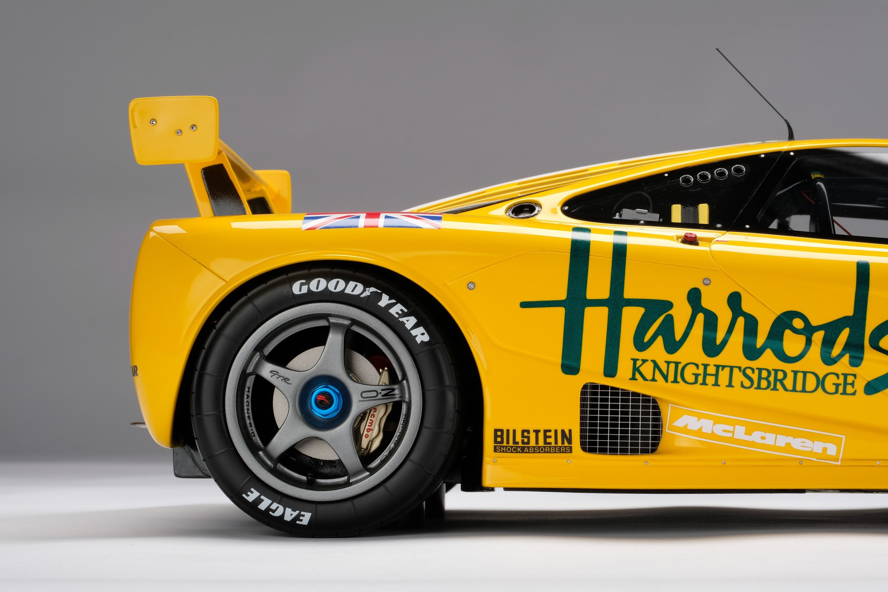 McLaren F1 GTR - 1995 Le Mans - Harrods Livery - Third Place - 1:8