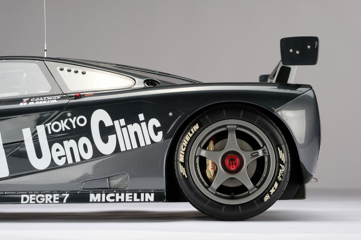 McLaren F1 GTR - Vainqueur du Mans 1995 - Livrée « Ueno Clinic » - Échelle 1/8