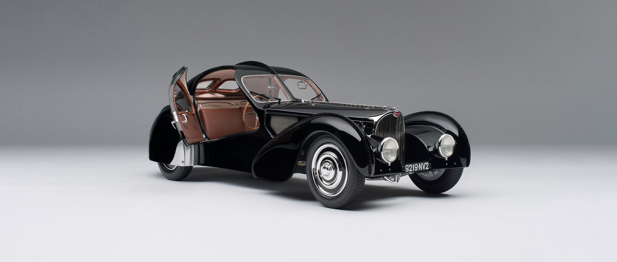 Bugatti 57SC Atlantic (1936) La Voiture Noire – Amalgam Collection