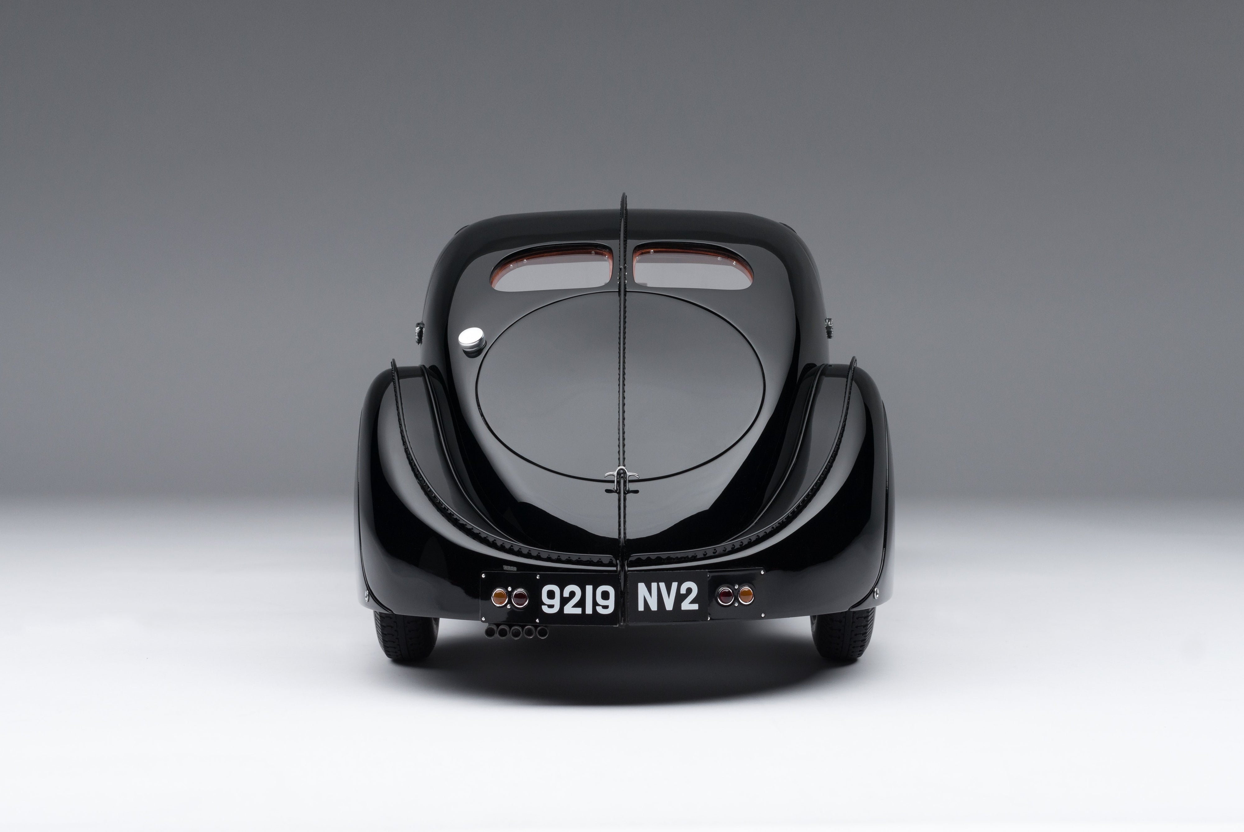 Bugatti 57SC Atlantic (1936) – Collection Amalgam Noire\