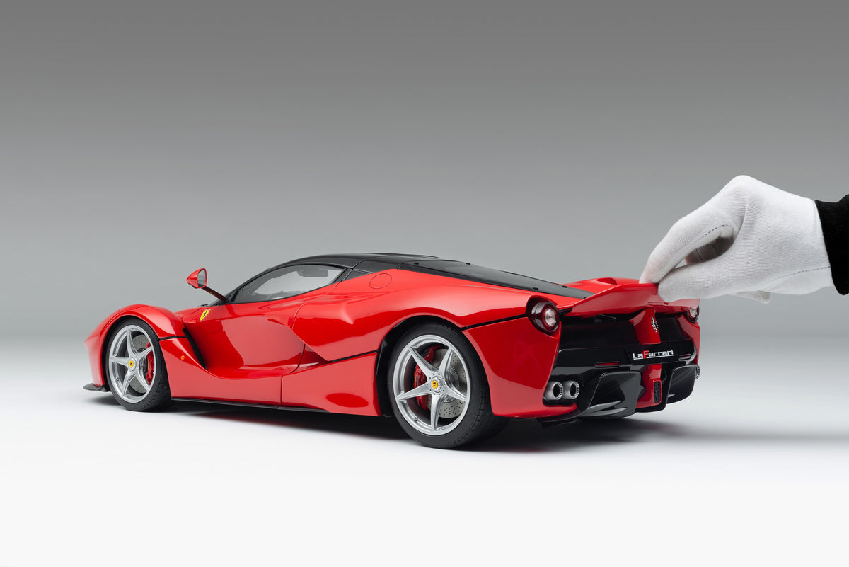 Ferrari LaFerrari (2013) - Red - 1:8 scale