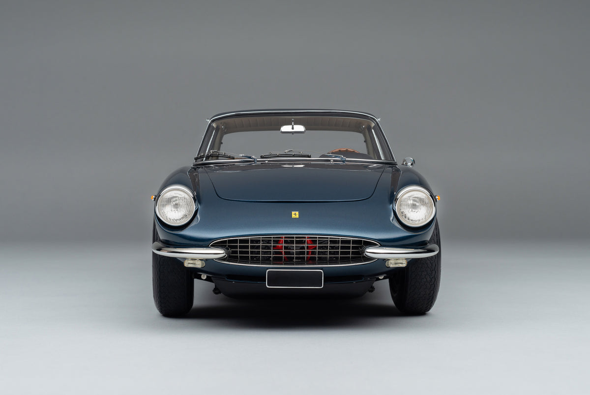 Ferrari 330 GTC (1966) - 1:8 scale