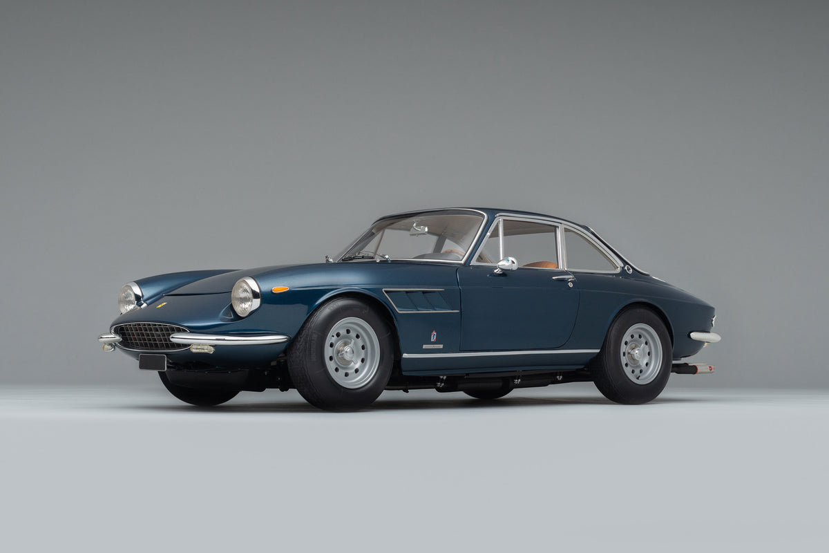 Ferrari 330 GTC (1966) - 1:8 scale