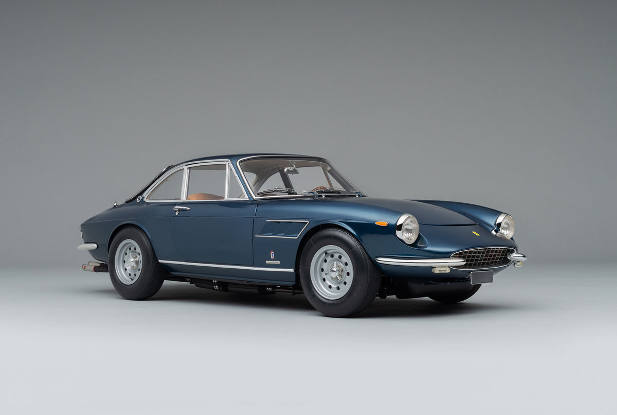 Ferrari 330 GTC (1966) - 1:8 scale