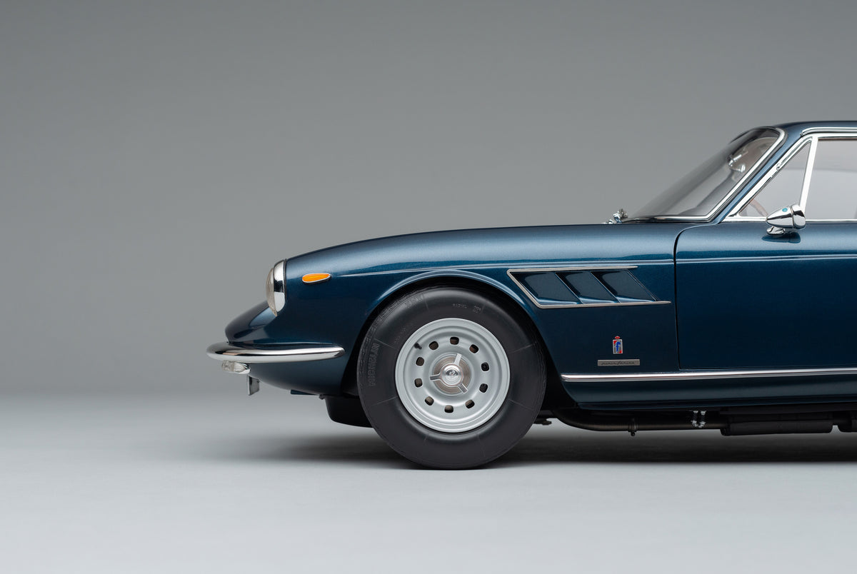 Ferrari 330 GTC (1966) - 1:8 scale