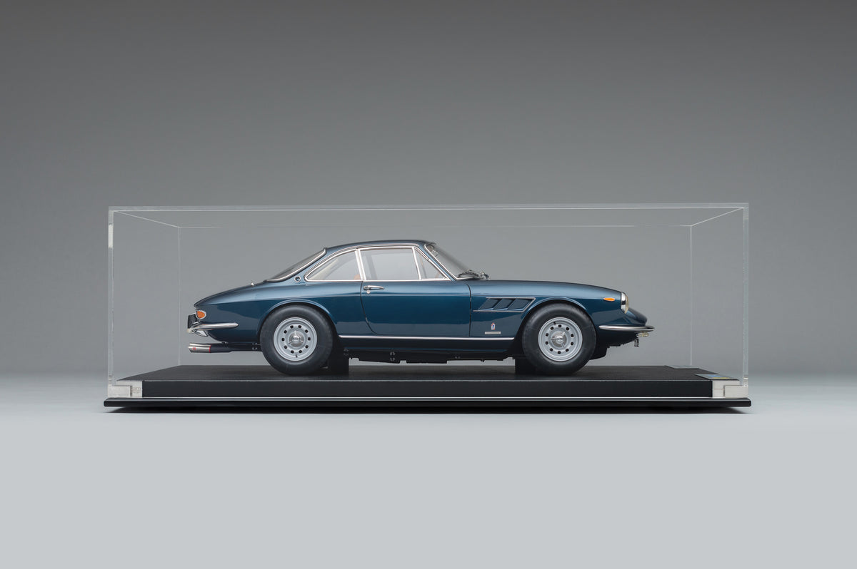 Ferrari 330 GTC (1966) - 1:8 scale