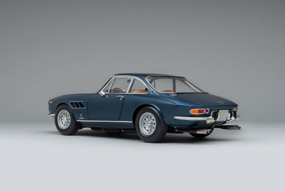 Ferrari 330 GTC (1966) - 1:8 scale