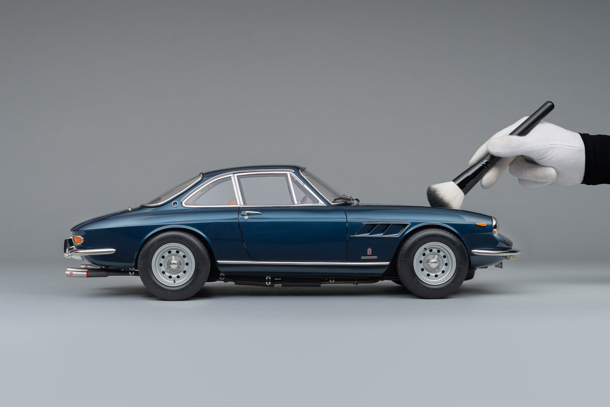 Ferrari 330 GTC (1966) - 1:8 scale