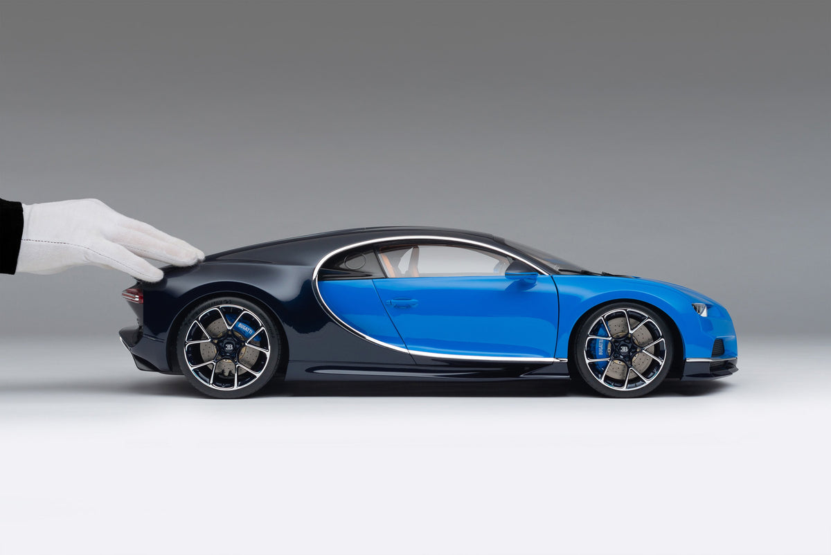 BUGATTI Chiron (2016) - Échelle 1:8