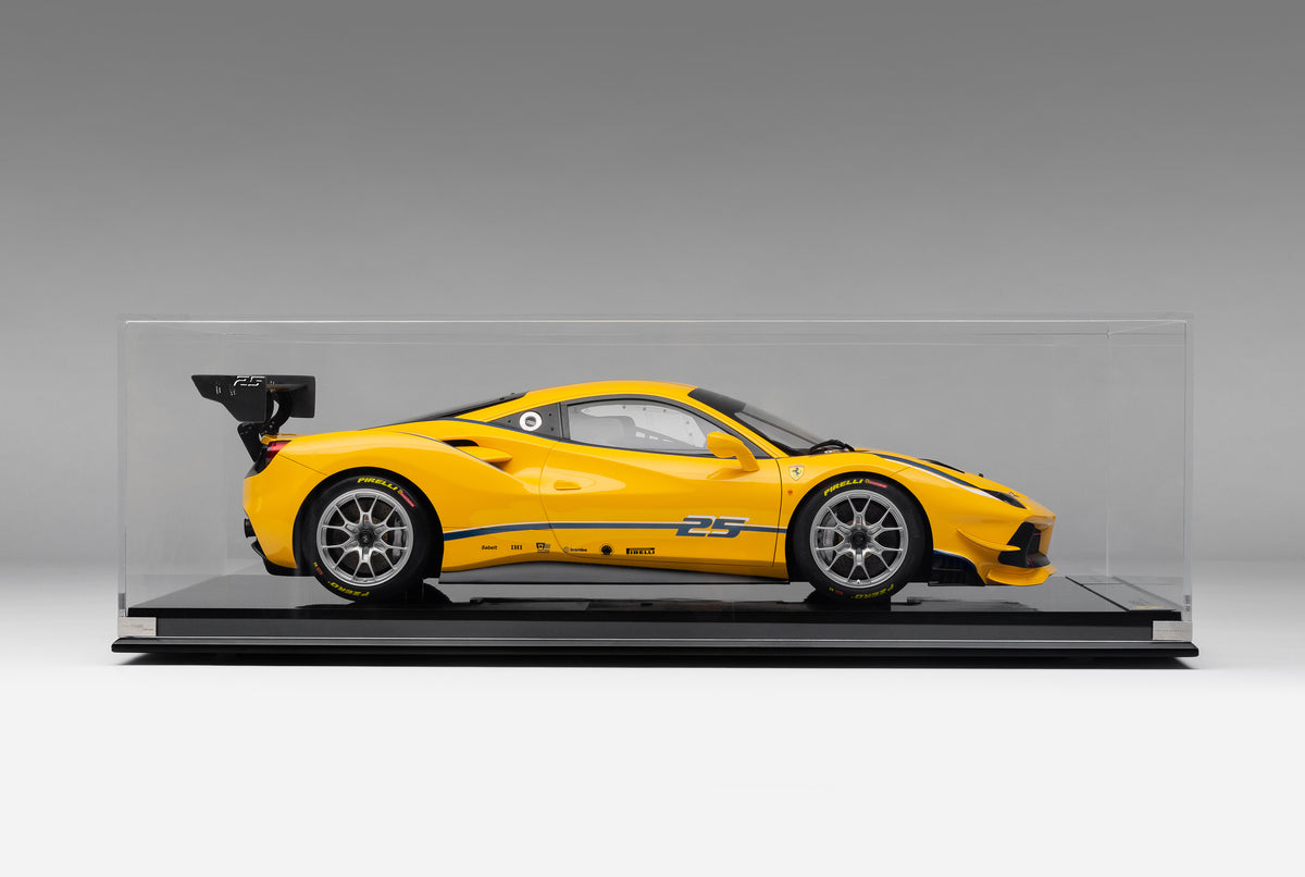 Ferrari 488 Challenge - Caractéristiques techniques au lancement (2016)