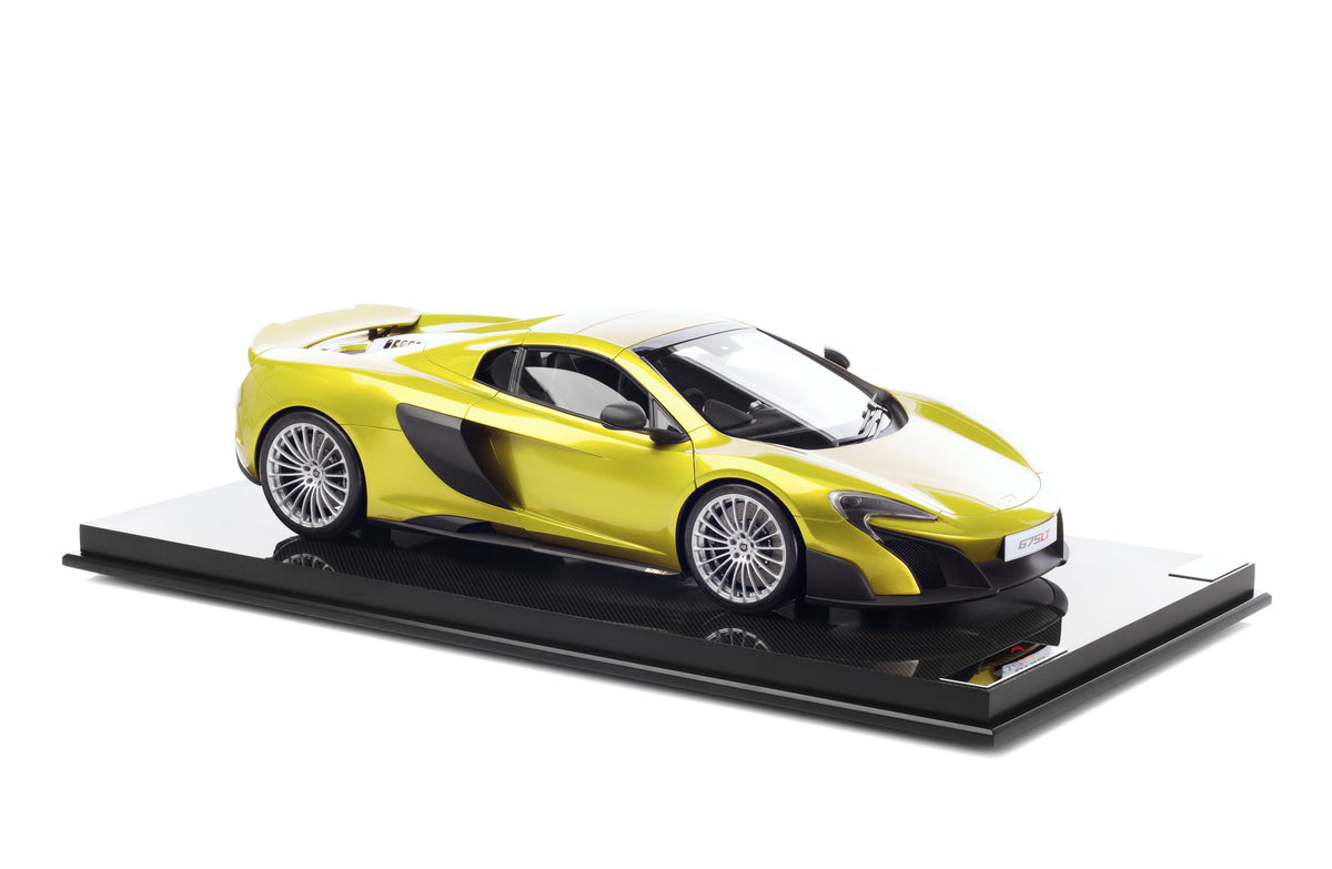 McLaren 675LT Spider (2016) - Escala 1:8