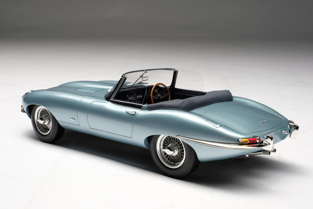 Jaguar E-type Roadster - 1:18 scale